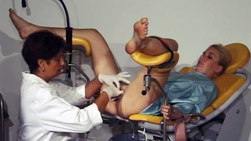Студент-медик снял отличное порно у гинеколога во время осмотра красотки